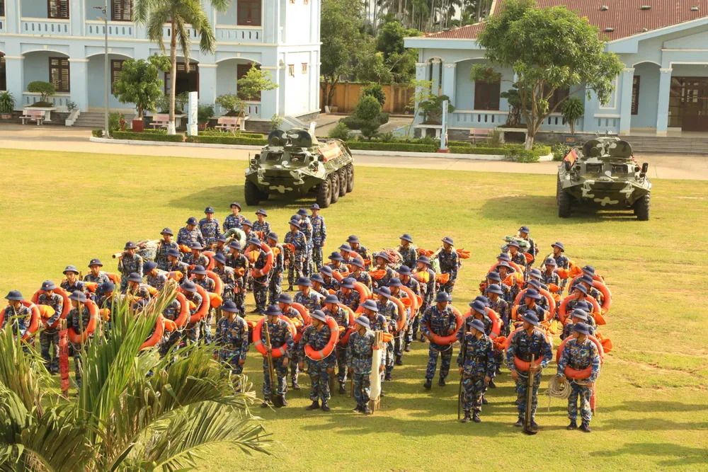 Lữ đoàn 147 duy trì 100% quân số trực sẵn sàng ứng phó cơn bão số 9 Lữ đoàn 147 duy trì 100% quân số trực sẵn sàng ứng phó cơn bão số 9.jpg