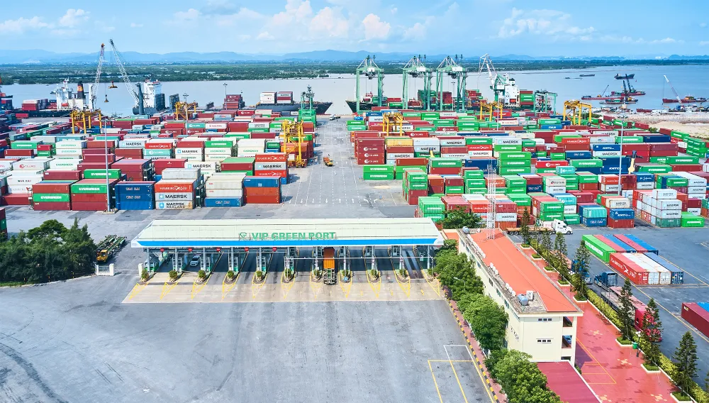 Cảng container ở TP Hải Phòng 0053-VGR-2021.jpg