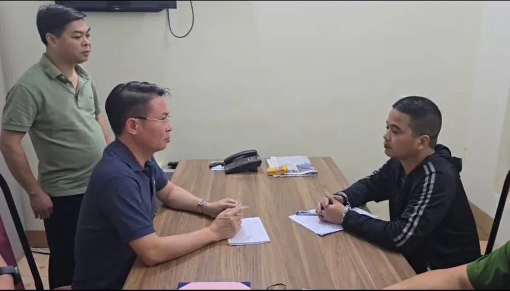 Giám đốc Công an tỉnh Phú Thọ, Thiếu tướng Nguyễn Minh Tuấn trực tiếp lấy lời khai đối tượng 6191.jpg