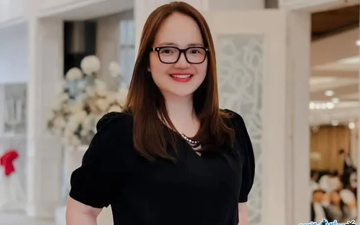 Hoàng Thị Hường thường xuyên xuất hiện trên mạng xã hội như doanh nhân thành đạt, chuyên bán thực phẩm chức năng 6505.jpg