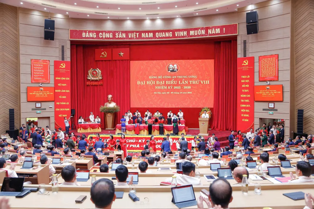 Quang cảnh đại hội. Ảnh: PHÙNG ANH z7080179389237_0388e59ec121b925f26adde754d67d5c.jpg
