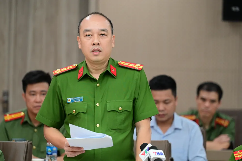 Đại tá Nguyễn Đức Long thông tin tại buổi họp báo. Ảnh: ĐỖ TRUNG DSC_0028.JPG
