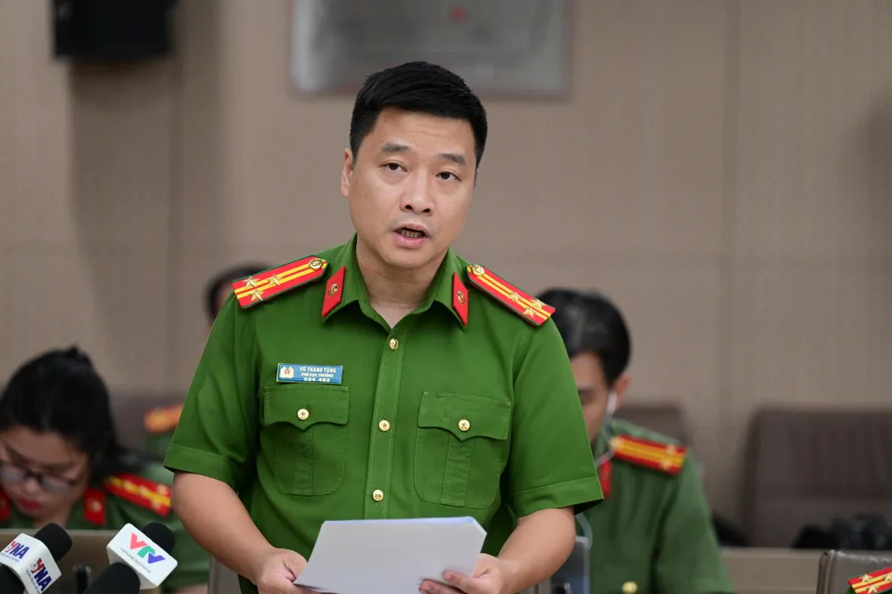 Thượng tá Vũ Thanh Tùng, Phó Cục trưởng Cục Cảnh sát điều tra tội phạm về kinh tế, tham nhũng, buôn lậu (C03, Bộ Công an, thông tin vụ án tại buổi họp báo. Ảnh: ĐỖ TRUNG DSC_0059.JPG