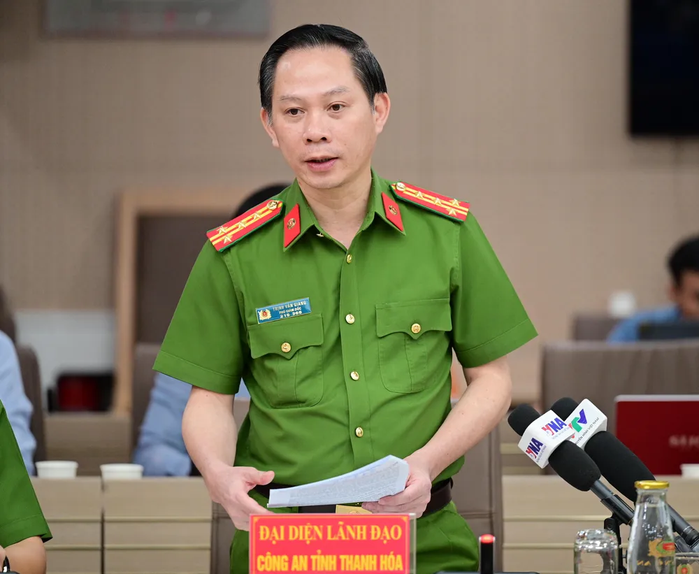 Đại tá Trịnh Văn Giang, Phó Giám đốc Công an tỉnh Thanh Hóa, thông tin tại buổi họp báo. Ảnh: ĐỖ TRUNG DSC_0083.JPG