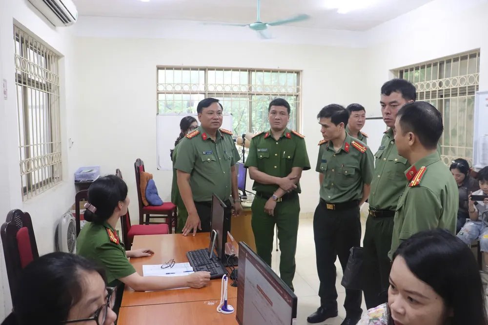 Lãnh đạo Công an TP Hà Nội kiểm tra, làm việc với công an cấp cơ sở z7114138016121_8bd4938bec9a64dc1339386fb6046d6a.jpg