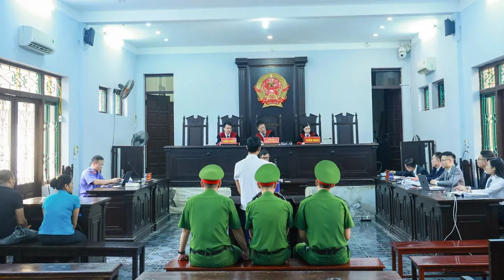 Quang cảnh phiên tòa. Ảnh: PHƯƠNG VŨ quang canh.jpg
