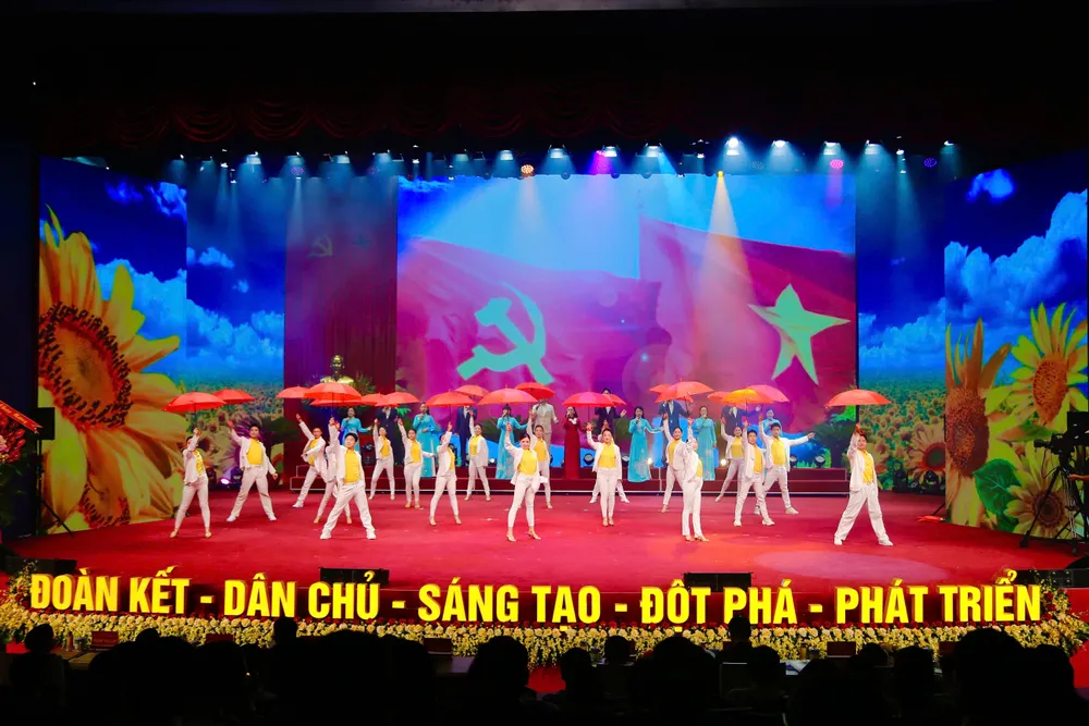 Một tiết mục văn nghệ tại đại hội vn.jpg