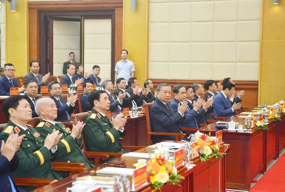 Tổng Bí thư Tô Lâm và các đại biểu dự lễ kỷ niệm, sáng 18-10. Ảnh: VIẾT CHUNG z7129373292778_9ec864f0a016ecaccf1735a68085d3ef.jpg
