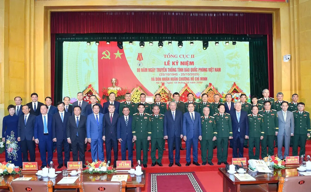 Tổng Bí thư Tô Lâm cùng các đại biểu dự buổi lễ. Ảnh: VIẾT CHUNG z7129373306348_742d64258b71556ceb8241f4420c0a21.jpg