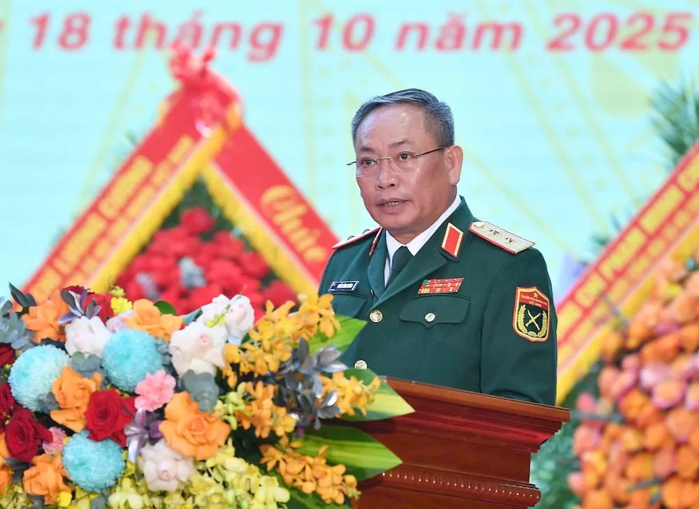 Trung tướng Trần Công Chính, Tổng Cục trưởng Tổng cục II, ôn lại chặng đường 80 năm xây dựng, chiến đấu và trưởng thành của Tình báo Quốc phòng. Ảnh: VIẾT CHUNG z7129373554275_290e32b894d36f21e5056b55fa14e2b1.jpg