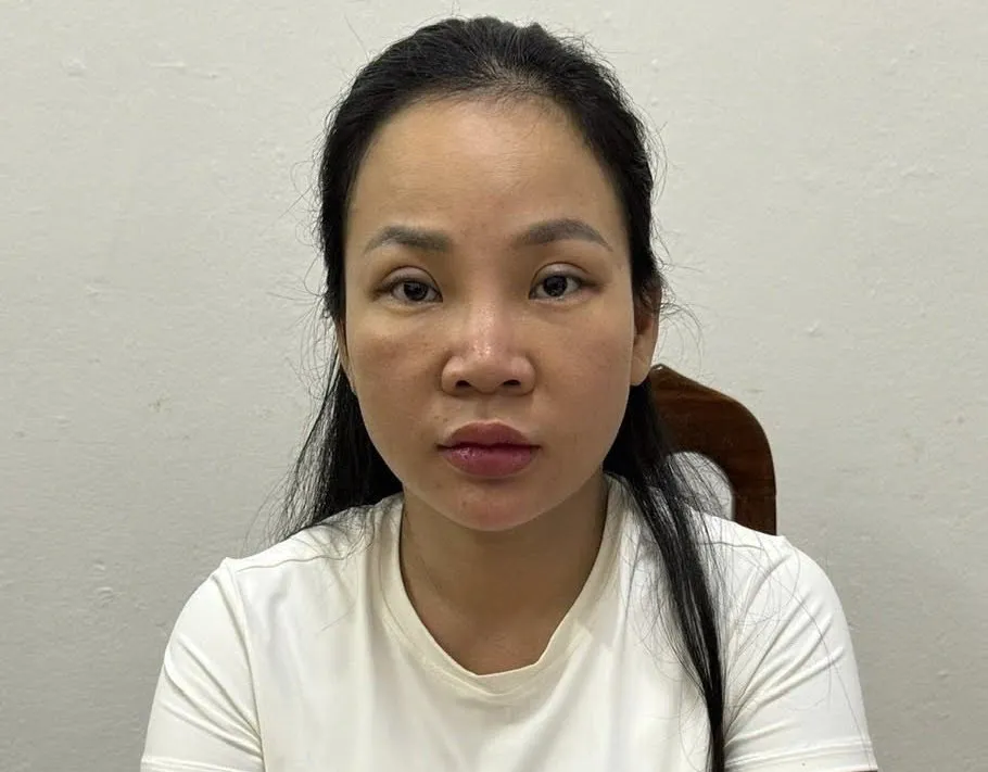 Phạm Thị Nhung tại cơ quan điều tra Bùa yêu.jpg