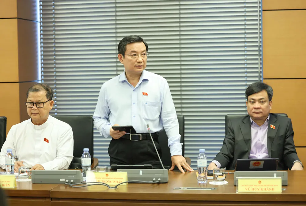 ĐB Phạm Trọng Nhân góp ý vào dự thảo Luật Phá sản (sửa đổi). Ảnh: QUANG PHÚC Phan Trọng Nhân.jpg