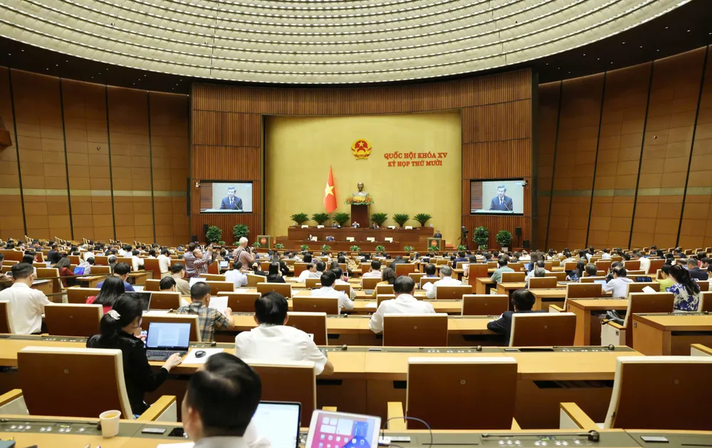 Quang cảnh phiên làm việc sáng ngày 23-10. Ảnh: QUANG PHÚC z7145830340537_b5857565ddac8718d8e269aff8133cae.jpg