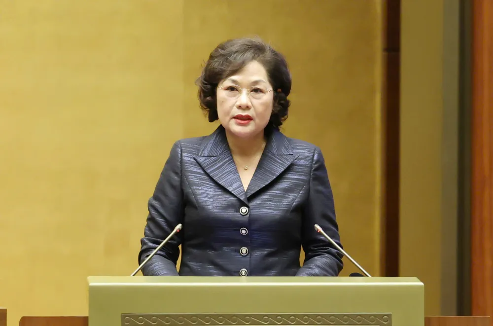 Thống đốc Ngân hàng Nhà nước Nguyễn Thị Hồng trình bày Tờ trình dự án Luật Bảo hiểm tiền gửi (sửa đổi). Ảnh: QUANG PHÚC z7145840189289_39ac0b666a68c97baf50aa63e50237eb.jpg
