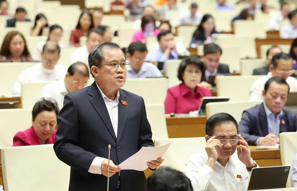 ĐB Nguyễn Tâm Hùng (TPHCM) phát biểu tại phiên thảo luận. Ảnh: QUANG PHÚC Tâm Hùng.jpg