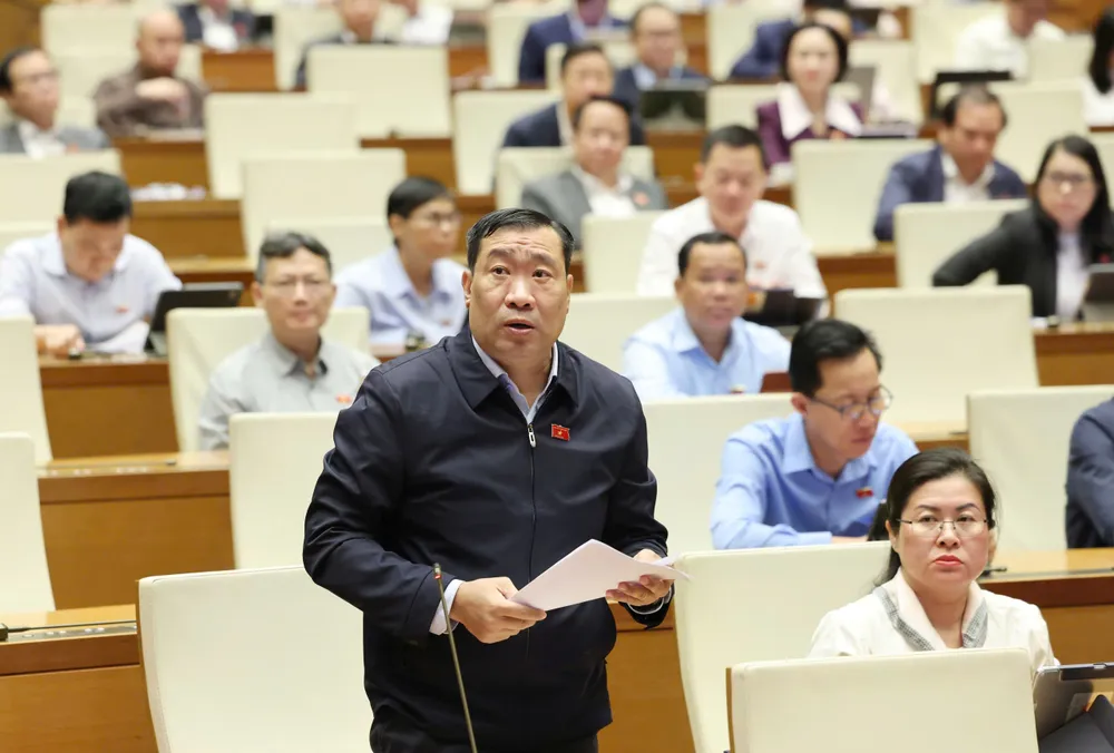 ĐB Thạch Phước Bình (Vĩnh Long) nêu ý kiến tại phiên thảo luận sáng 27-10. Ảnh: QUANG PHÚC Thạch Phước Bình.jpg