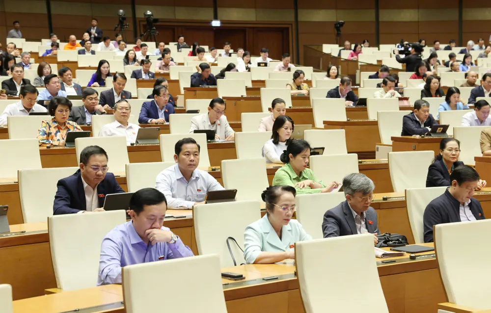 Các đại biểu dự phiên làm việc buổi sáng 31-10. Ảnh: QUANG PHÚC z7173237874630_801444cc66004a5fcb9b3448f0082aa8.jpg
