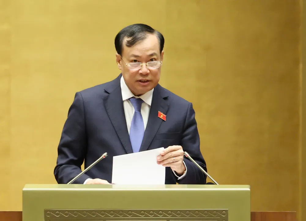 Chủ nhiệm Ủy ban Quốc phòng, An ninh và Đối ngoại của Quốc hội Lê Tấn Tới trình bày báo cáo thẩm tra các dự án luật. Ảnh: QUANG PHÚC z7173267759890_5d7f26cdeb7fe3397bba9c72d5e79936.jpg