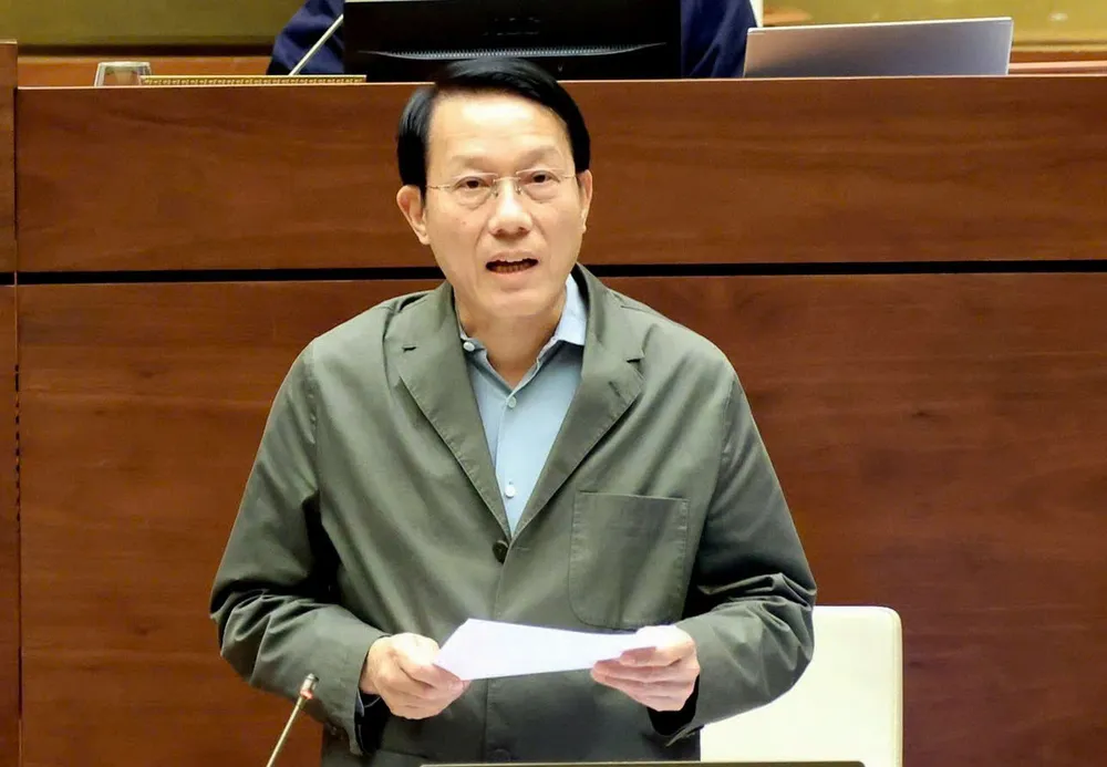 Minister van Openbare Veiligheid Luong Tam Quang deed namens het agentschap dat verantwoordelijk is voor het opstellen van het Cyber Security Law-project verslag van en gaf uitleg over dit wetsproject. Foto: QUANG PHUC Tam Quang.jpg