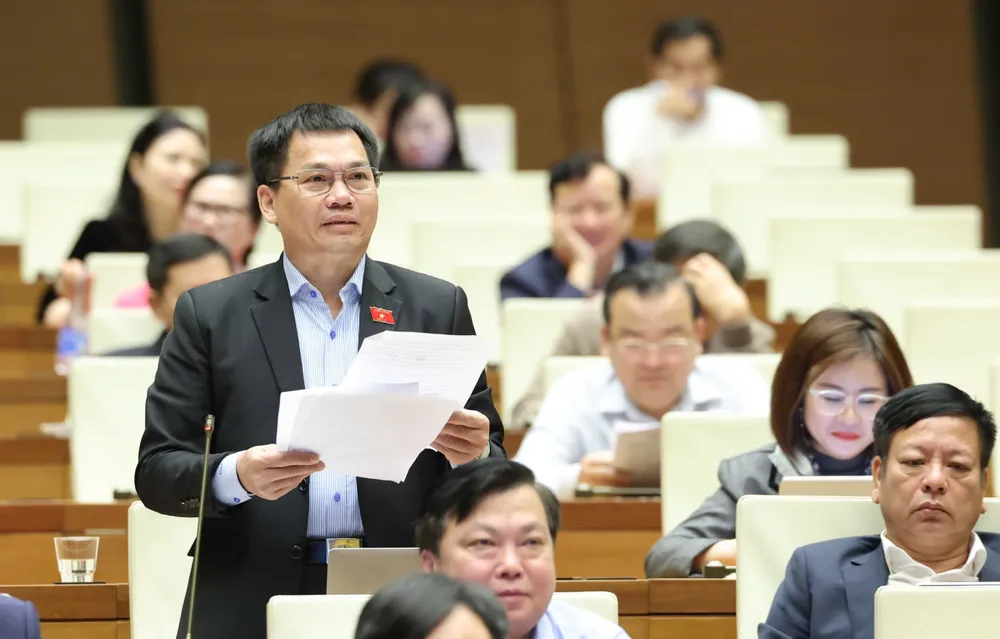 DƯƠNG KHẮC MAI.jpg