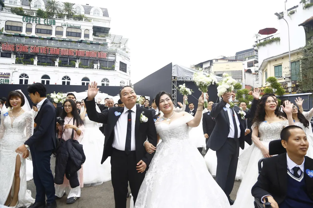 ຄູ່ຜົວເມຍໃນມື້ແຕ່ງງານຂອງເຂົາເຈົ້າ 60.jpg