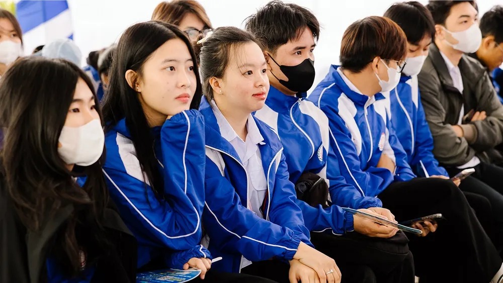 Många förmånliga policyer och stödprogram finns på plats för att hjälpa framstående akademiker att hitta jobb på myndigheter i Hai Phong City. image (1).jpg