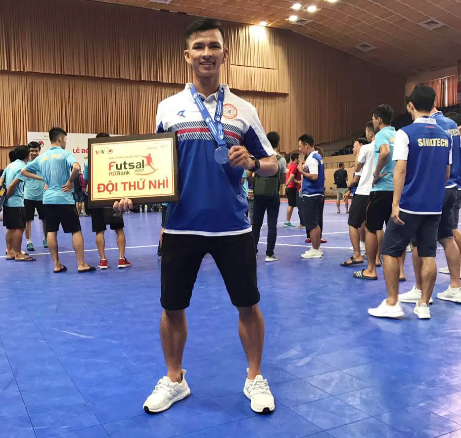 Tuấn Vinh – Từ siêu phủi, cầu thủ chuyên nghiệp tới ông chủ quán lẩu ảnh 2