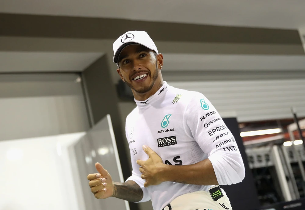 LewisHamilton đã giành chiến thắng may mắn ở Singapore