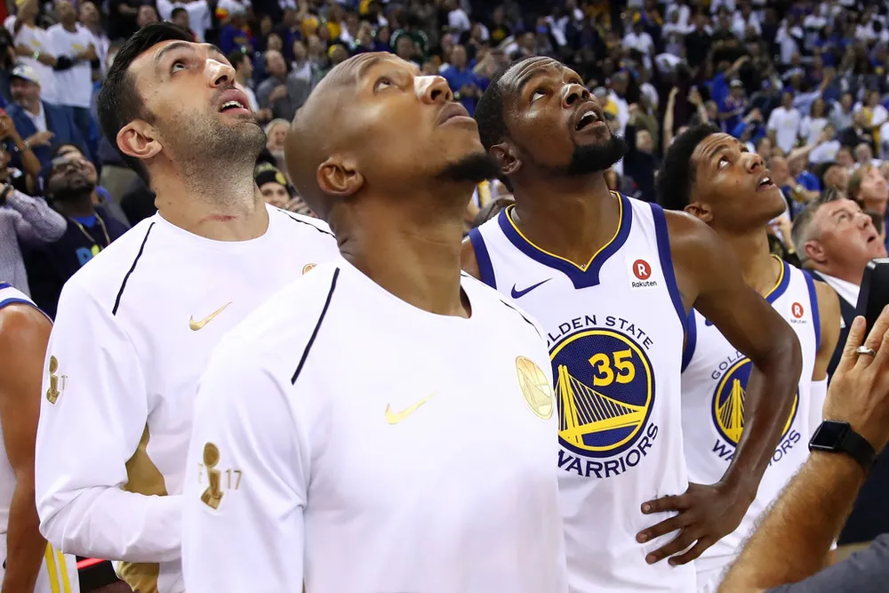 Bóng rổ NBA: ĐKVĐ Warriors thua đau trận mở màn mùa giải ảnh 1