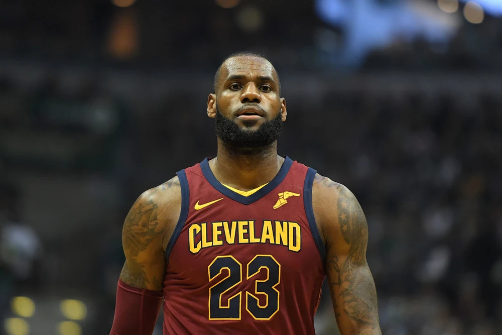 LeBron James tiếp tục truyền cảm hứng cho Cavs