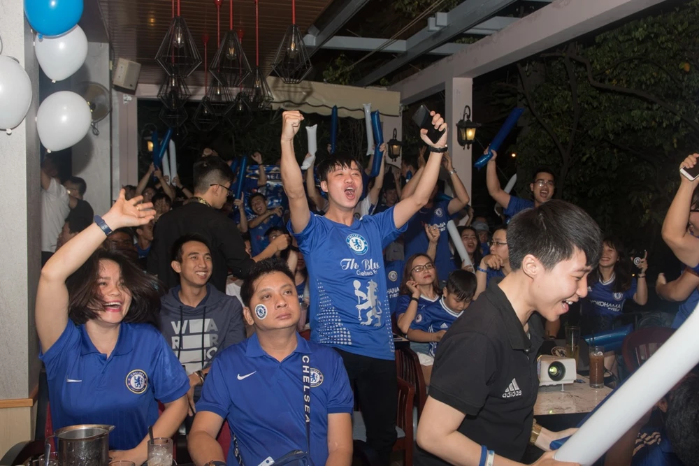 Niềm vui vỡ òa của Fan Chelsea