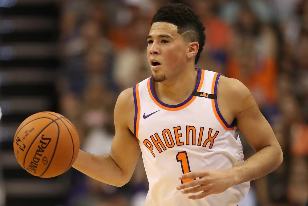 Devin Booker đạt cột mốc 3.000 điểm