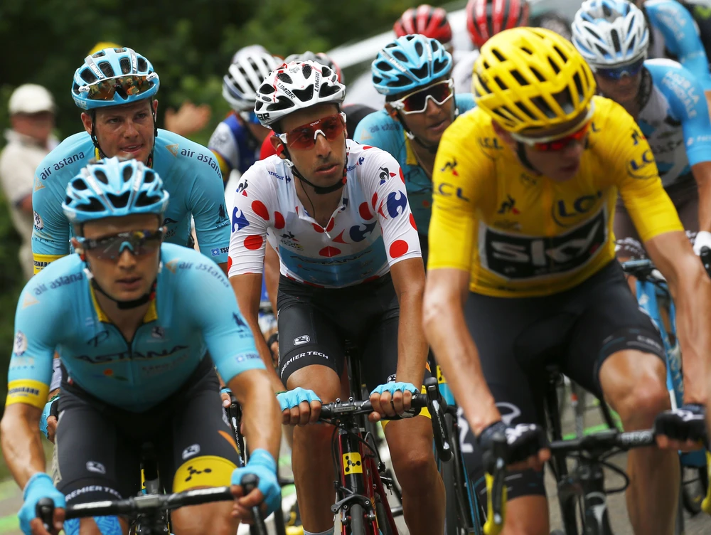 Fabio Aru (giữa) từng nhiều lần đối mặt với Chris Froome ở đấu trường Grand Tour