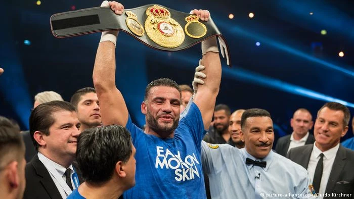 Manuel Charr thắng đai vô địch WBA