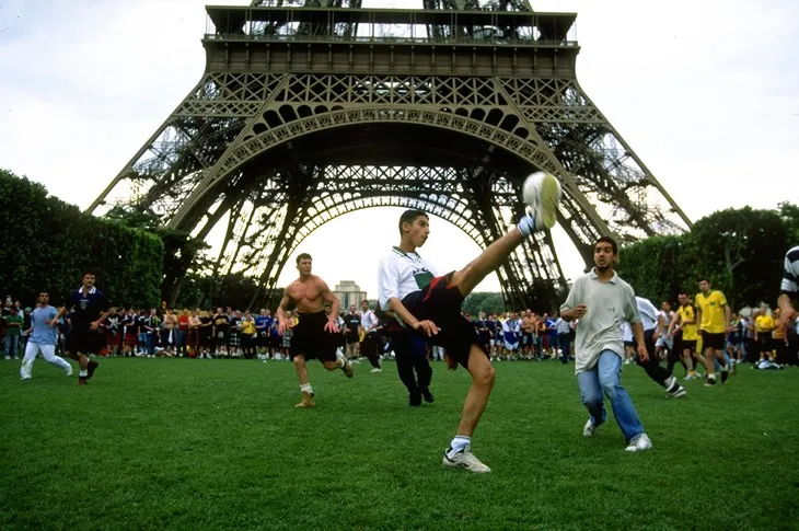 Tháp Eiffel và duyên nợ với Ronaldo, với thể thao ảnh 2 Tháp Eiffel và duyên nợ với Ronaldo, với thể thao ảnh 2