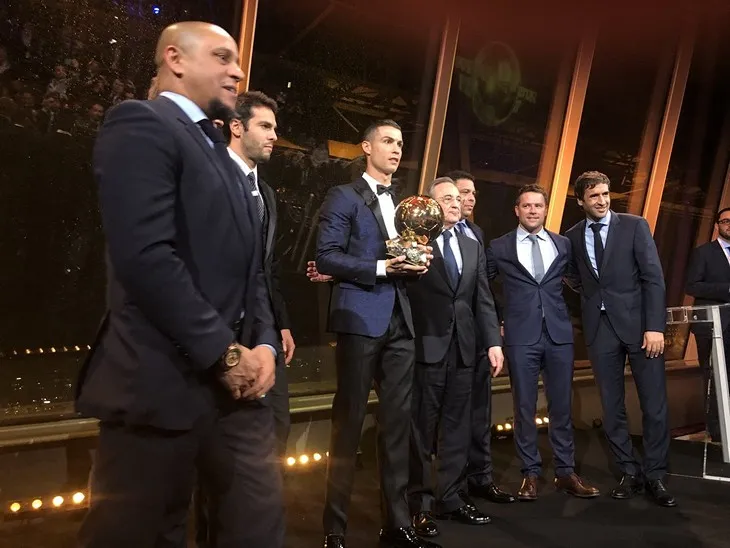 Tháp Eiffel và duyên nợ với Ronaldo, với thể thao ảnh 1 Tháp Eiffel và duyên nợ với Ronaldo, với thể thao ảnh 1