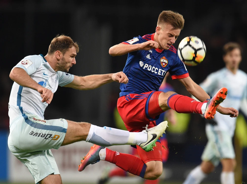 Branislav Ivanovic (trái) đang chơi rất hay trong màu áo của Zenit