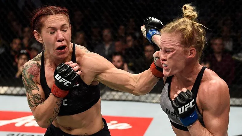Đấu trường UFC: Cyborg và thành tích “thiên hạ vô địch thủ” ảnh 1