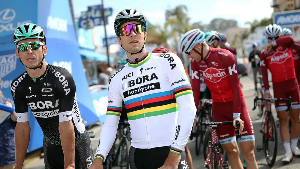 Peter Sagan trong chiếc Áo 7 sắc cầu vồng