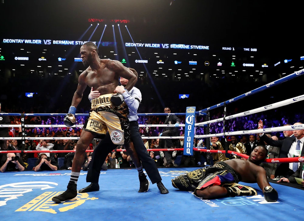 Deontay Wilder sau khi đấm gục Bermane Stiverne