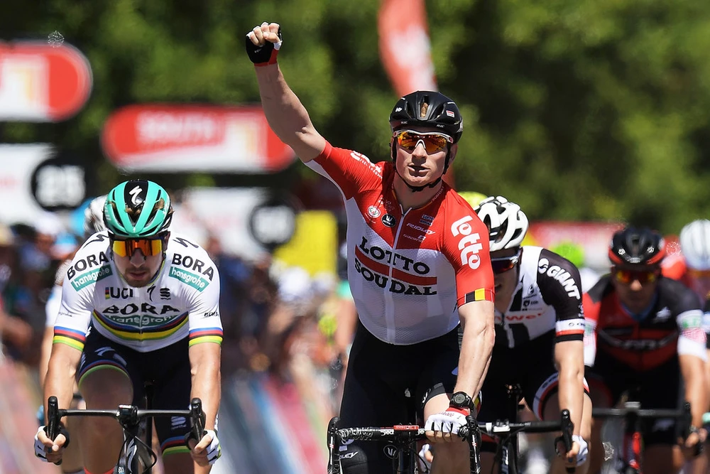 Andre Greipel ăn mừng chiến thắng ở đích đến