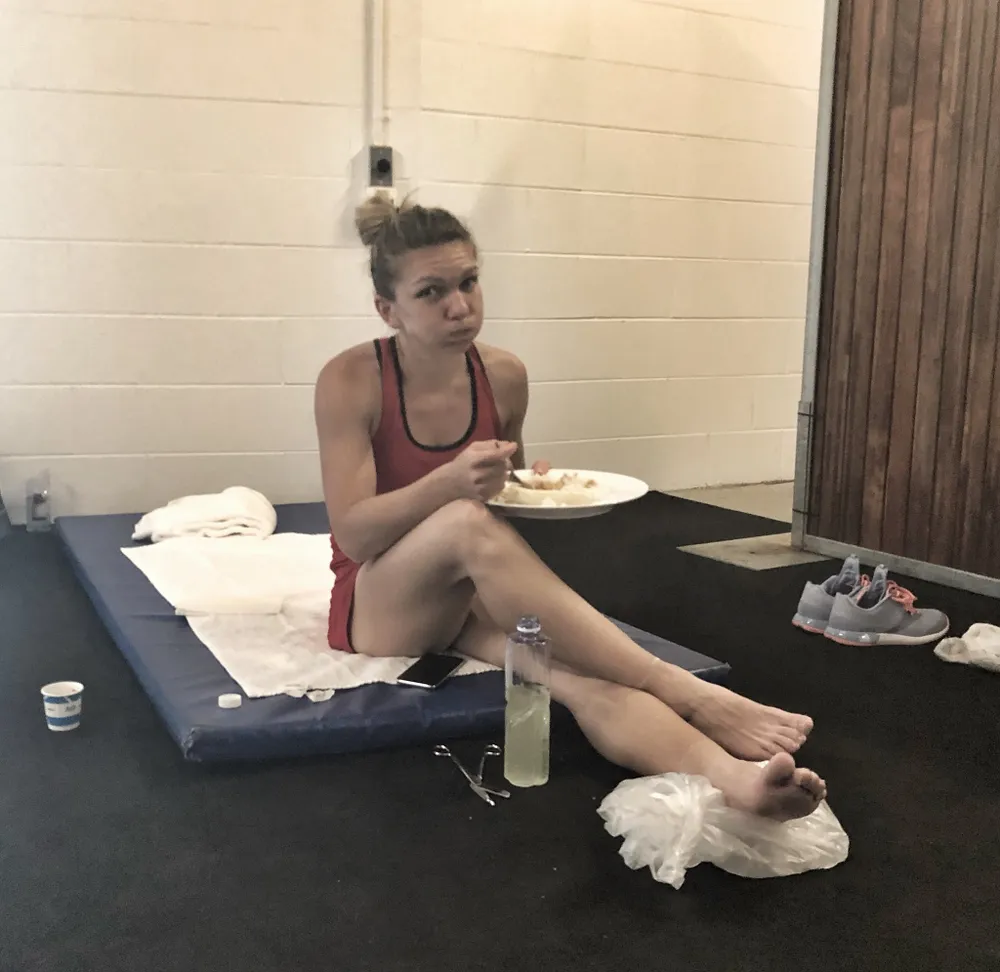 Australian Open 2018: Thắng ván cuối 15-13, “Nữ hoàng” Halep hú vía vào vòng 4 ảnh 1 Australian Open 2018: Thắng ván cuối 15-13, “Nữ hoàng” Halep hú vía vào vòng 4 ảnh 1