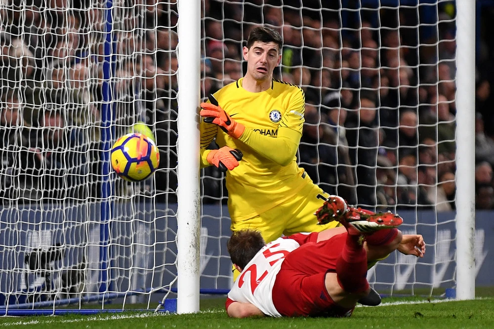 Courtois trong trận Chelsea thua MU 1-2