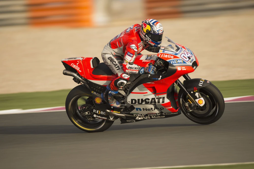 Andrea Dovizioso trên đường đua