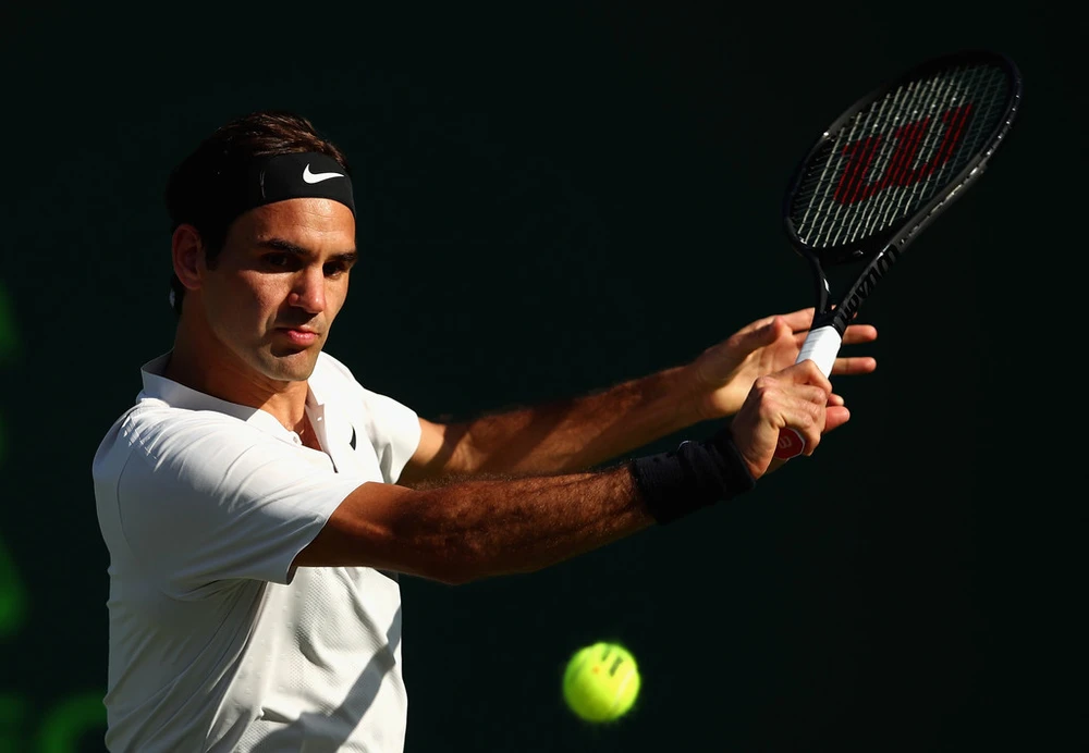 Federer trong trận thua Kokkinakis