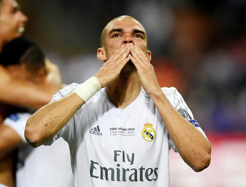 Hình ảnh Pepe ứa nước mắt sẽ tồn tại mãi trong lòng các madridista