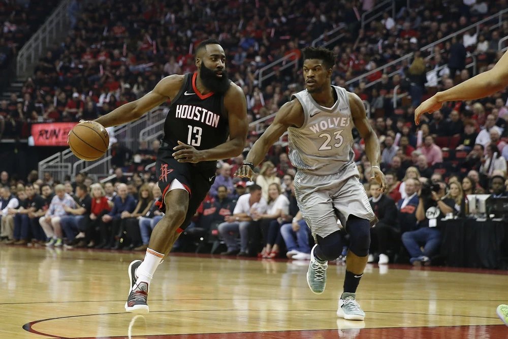 James Harden (trái) ghi 46 điểm, giúp Rockets đánh bại Timberwolves