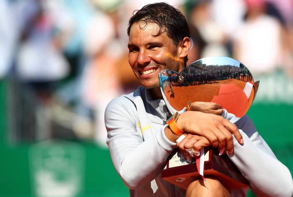 Rafael Nadal và chiếc cúp vô địch Monte Carlo Masters 2018