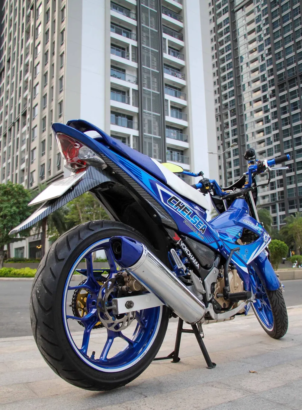 Xe Raider 150 độ tem theo phong cách Chelsea ảnh 3