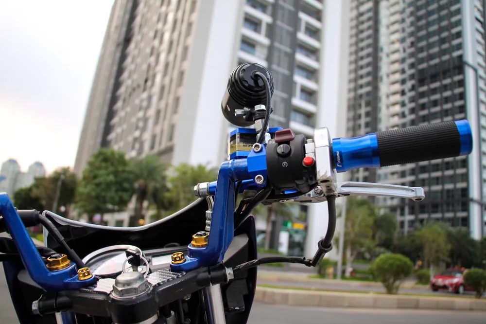 Xe Raider 150 độ tem theo phong cách Chelsea ảnh 5